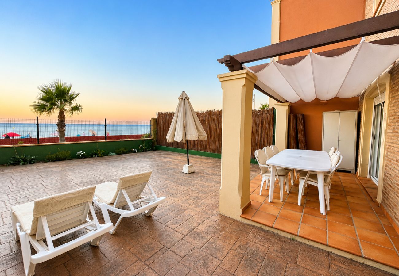Apartamento en Isla Canela - Frontal al mar - Residencial Alcaraván, 3 dormitorios con vistas al mar 