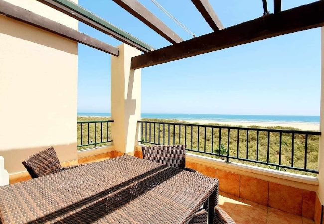 Apartamento en Punta del Moral - Los Pelícanos - Frontal al mar, piscina y jardín - Ref.411F
