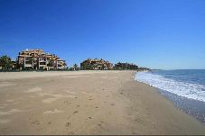 Apartamento en Isla Canela - Alcaudón. Apartamento frontal al mar con 3 dormitorios  - Ref.711
