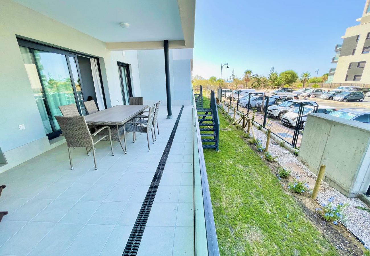 Apartamento en Isla Canela - Los Camaleones, bajo con terraza-jardín